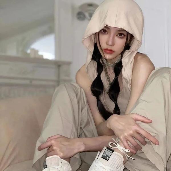 9顶假发的女孩